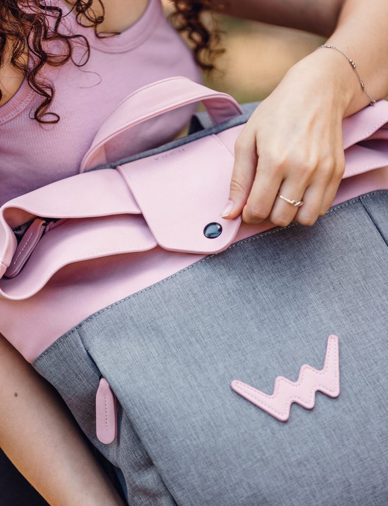 VUCH Dammit Pink.

Praktični džepovi
Ojačana leđa
Podstavljene naramenice
Unutarnji karabiner za pričvršćivanje ključeva
 Mali ruksaci
„Jeste li sami sebe uvjerili da je ruksake teško kombinirati?