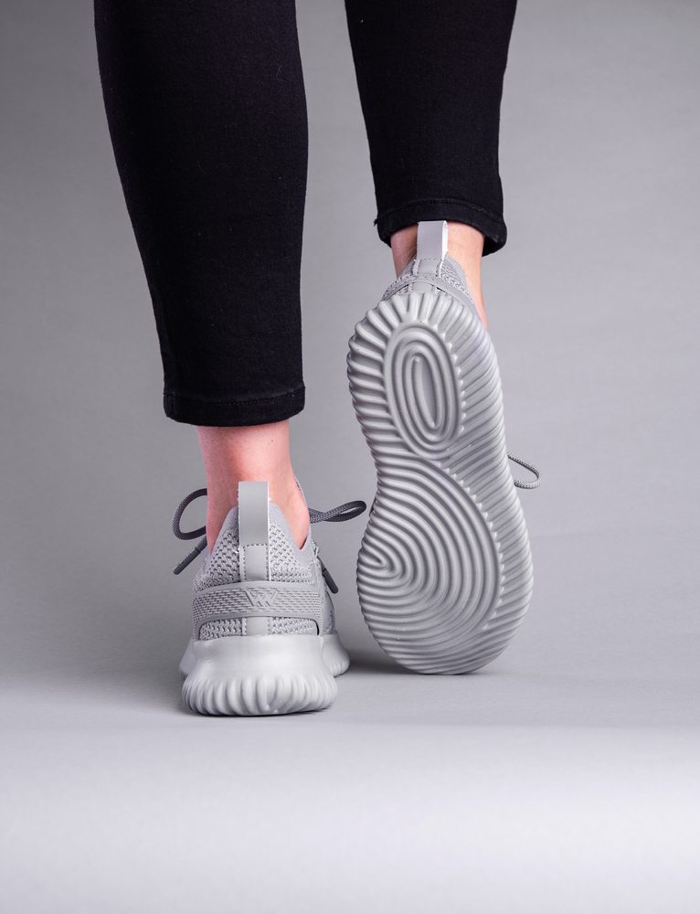 VUCH Vibe Grey - 38.

Lagane tenisice za slobodno vrijeme
Izmjenjivi uložak od memorijske pjene koji se prilagođava obliku stopala
Fleksibilan i prozračan gornji materijal
Ojačana peta pruža najbolju podršku pri hodanju
 OBUĆA
Vuch obuća je originalnost koja fascinira.