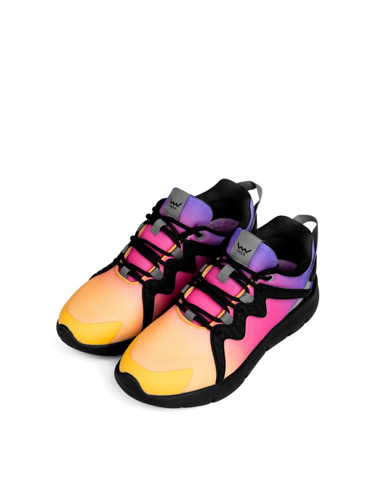 VUCH Flash E Decadence - 42.

Izrađeno od recikliranih materijala
Lagana, otporna i anatomski oblikovana potplat
Oblikovani unutarnji uložak s jedinstvenim AI printom
 OBUĆA
Vuch cipele su originalnost koja hoda.