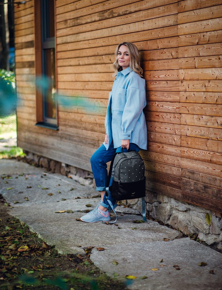 VUCH Zane Dotty Grey.

Unutarnja torba s odvojenim prostorom za mini prijenosno računalo
Podesive naramenice
Prednji pretinac s patentnim zatvaračem
Izuzetno jak i izdržljiv materijal
 TRAVEL KOLEKCIJA  
Na putu, na cesti, na terenu, pratim vas s novim ruksakom!...