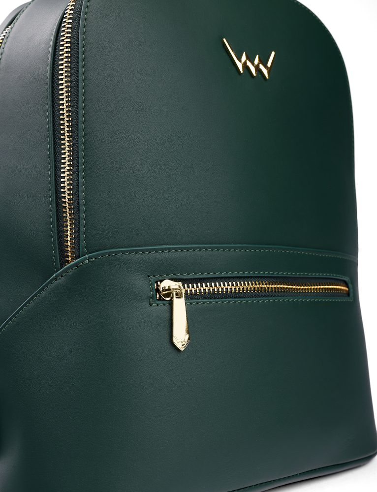 VUCH Meriel Green.

Elegantni kožni poslovni ruksak
Unutarnji džep s patentnim zatvaračem
Dva odvojena džepa s patentnim zatvaračem
Manji džep na patent za sitnice
 Kožni ruksaci
Mi već znamo da je teško bez pravog kožnog ruksaka.