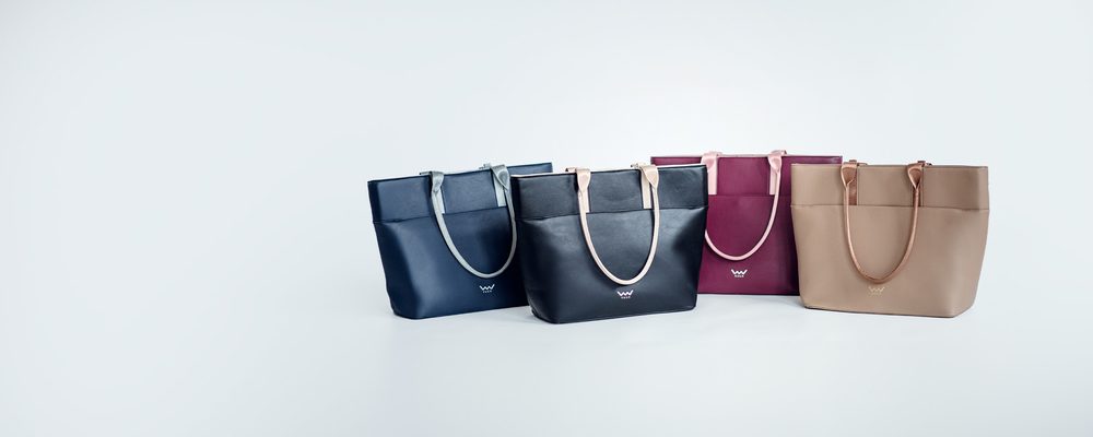 VUCH Wennie Big Beige.

Velika poslovna torba
Veliki unutarnji džep s patentom
Dizajnerski detalj ušivenih ručki
Upadljive ručke i remen za nošenje preko ramena
 SimplyV 
Simple Vuch komadi, Simple Vuch!
Bezvremenska, minimalistička i elegantna.