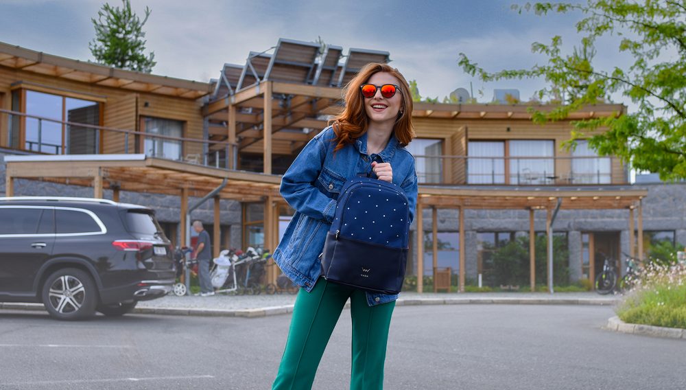 VUCH Zane Dotty Blue.

Unutarnja torba s odvojenim prostorom za mini prijenosno računalo
Podesive naramenice
Prednji pretinac s patentnim zatvaračem
Izuzetno jak i izdržljiv materijal
 TRAVEL KOLEKCIJA  
Na putu, na cesti, na terenu, pratim vas s novim ruksakom!...