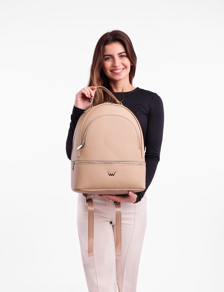 VUCH Viessa Beige.

Ruksak iz Your Choice kolekcije, dizajniran od strane naših kupaca
Elegantno izvedba
Vanjski i unutarnji džepovi na patent
Džep za laptop 11,6