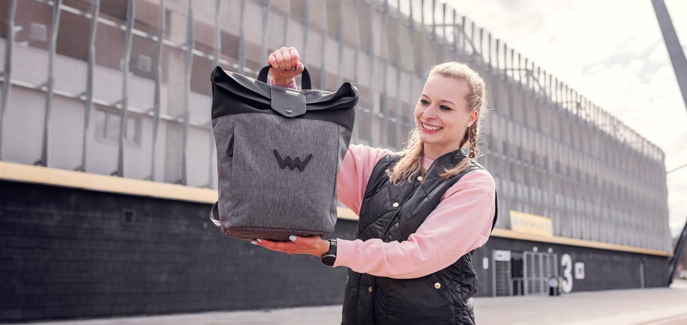 VUCH Dammit Grey.

Praktični džepovi
Ojačana leđa
Podstavljene naramenice
Unutarnji karabiner za pričvršćivanje ključeva
 Mali ruksaci
„Jeste li sami sebe uvjerili da je ruksake teško kombinirati?