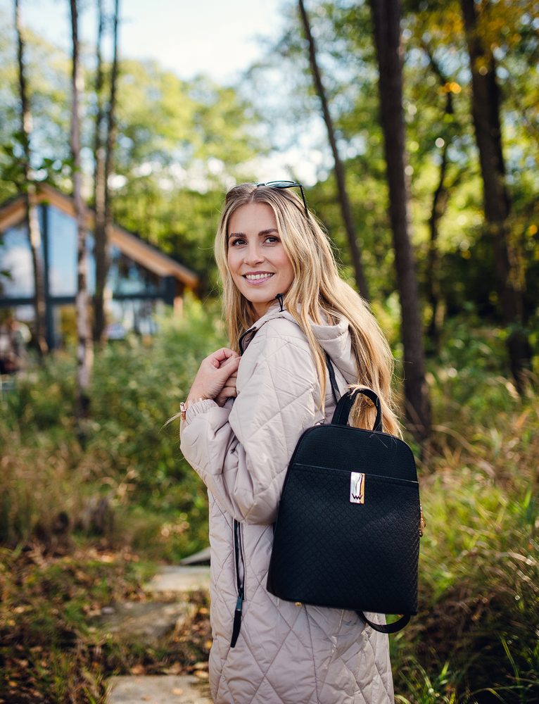 VUCH Filipa Diamond Black.

Ojačani ruksak elegantnog dizajna
Unutarnji džep bez kopčanja, džep na patent zatvarač
Vanjski džep s patentnim zatvaračem
Roze zlatni logo Vuch
 MALI RUKSACI
„Jeste li sami sebe uvjerili da je ruksake teško kombinirati?