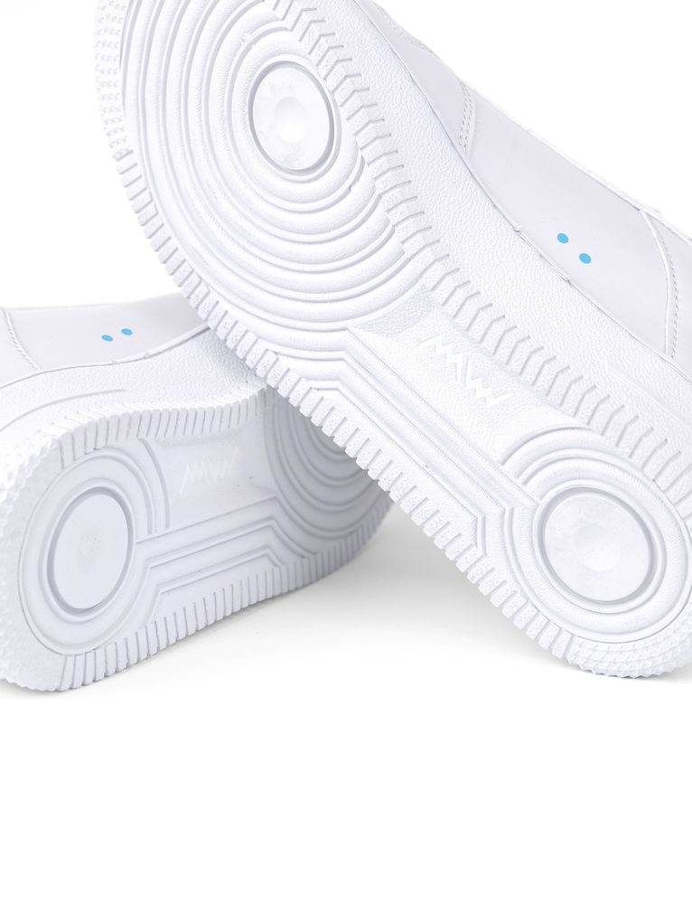 VUCH Basic Aisa - 41.

popularan dizajn sa šarenim detaljima
oblikovan, udoban potplat s elementima memorijske pjene
aerodinamički oblik
gumeni potplat
perforacije na prstima
 Obuća
Vuch cipele su originalnost koja fascinira.