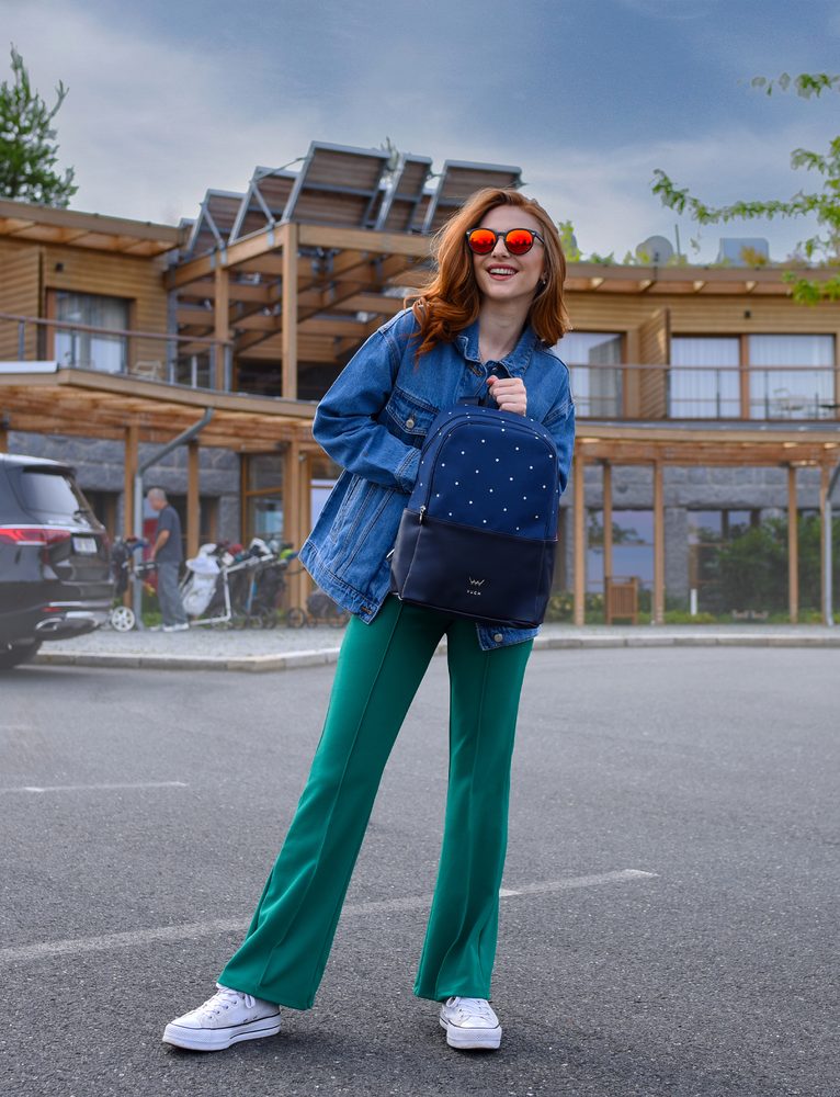 VUCH Zane Dotty Blue.

Unutarnja torba s odvojenim prostorom za mini prijenosno računalo
Podesive naramenice
Prednji pretinac s patentnim zatvaračem
Izuzetno jak i izdržljiv materijal
 TRAVEL KOLEKCIJA  
Na putu, na cesti, na terenu, pratim vas s novim ruksakom!...