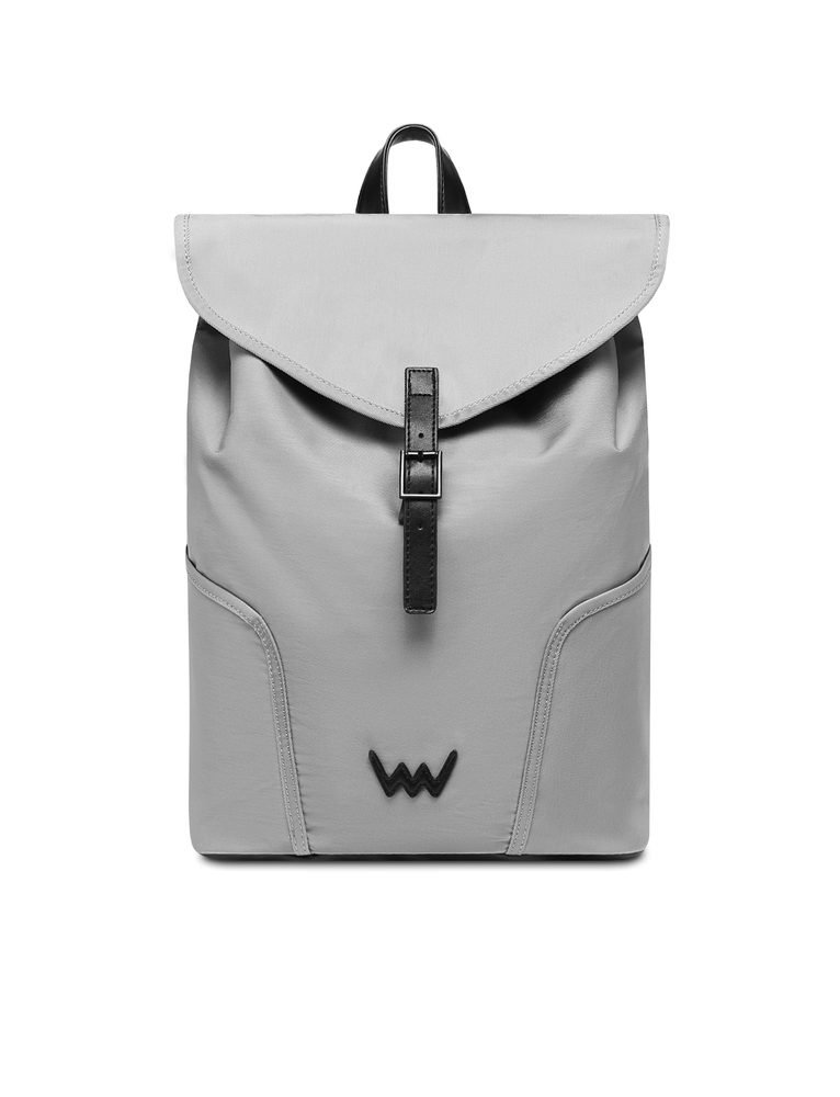 VUCH Joanna Jaunt Grey.

Glavno zatvaranje na magnet
Dva vanjska džepa za bocu
Ojačani džep za laptop
Prostrani sigurnosni džep na leđima ispod remena
Unutarnji džepići na patent
Podstavljena leđa i ramenski remeni za udobno nošenje
 Ruksaci
Vremena kada su ruksaci značili samo školske torbe ili sportske komade za planinske ture davno su prošla.