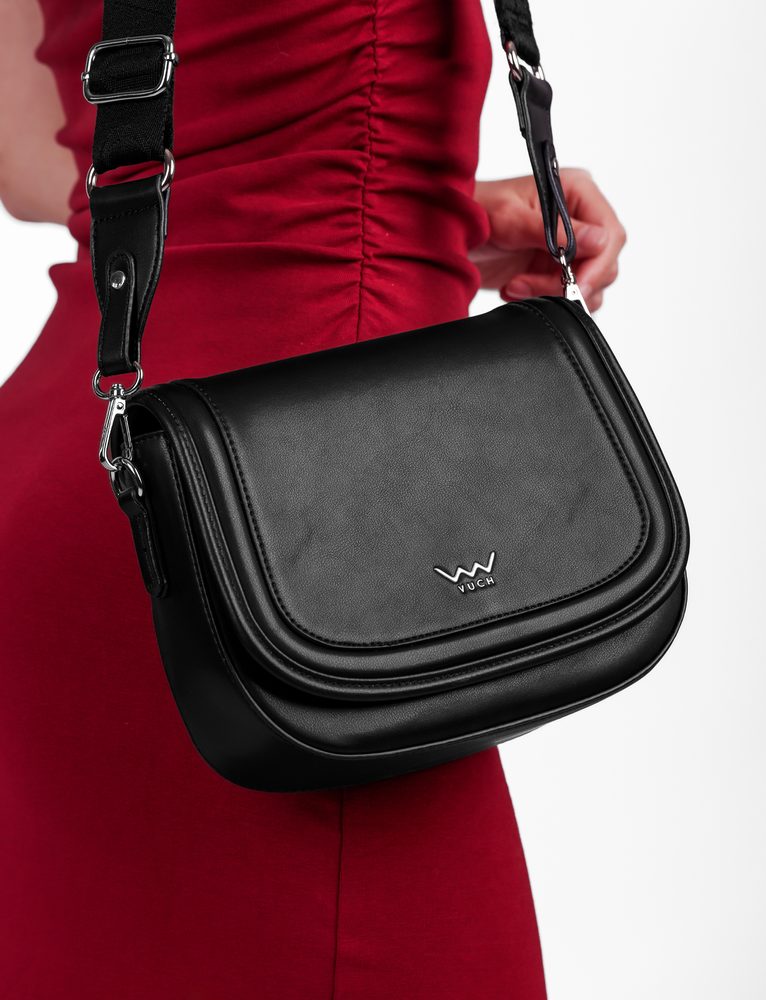 VUCH Labela Black.

Biološki razgradiv materijal od kukuruza
Glavno zatvaranje na magnet
Unutrašnji džepići za sitnice
Podesiv crossbody remen od najlona
 Eco torbice
Održivost, štedljivost, obzirnost.