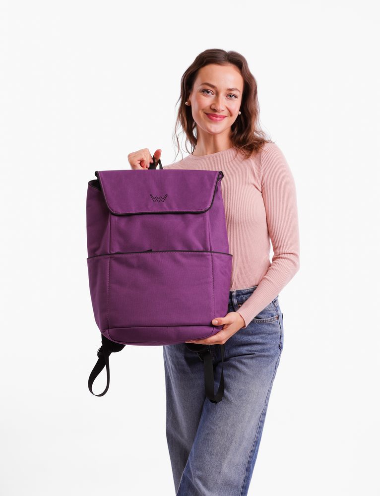 VUCH Federico Wine.

Glavno zatvaranje na magnete
Mnogo unutarnjih i vanjskih džepova
Punjeni leđni dio i naramenice
Pretinac za laptop 15,6