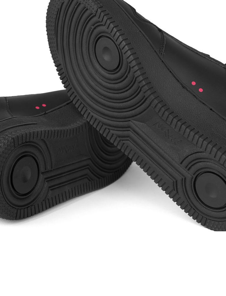 VUCH Basic Mara - 40.

popularan dizajn sa šarenim detaljima
oblikovan, udoban potplat s elementima memorijske pjene
aerodinamički oblik
gumeni potplat
perforacije na prstima
 Obuća
Vuch cipele su originalnost koja fascinira.