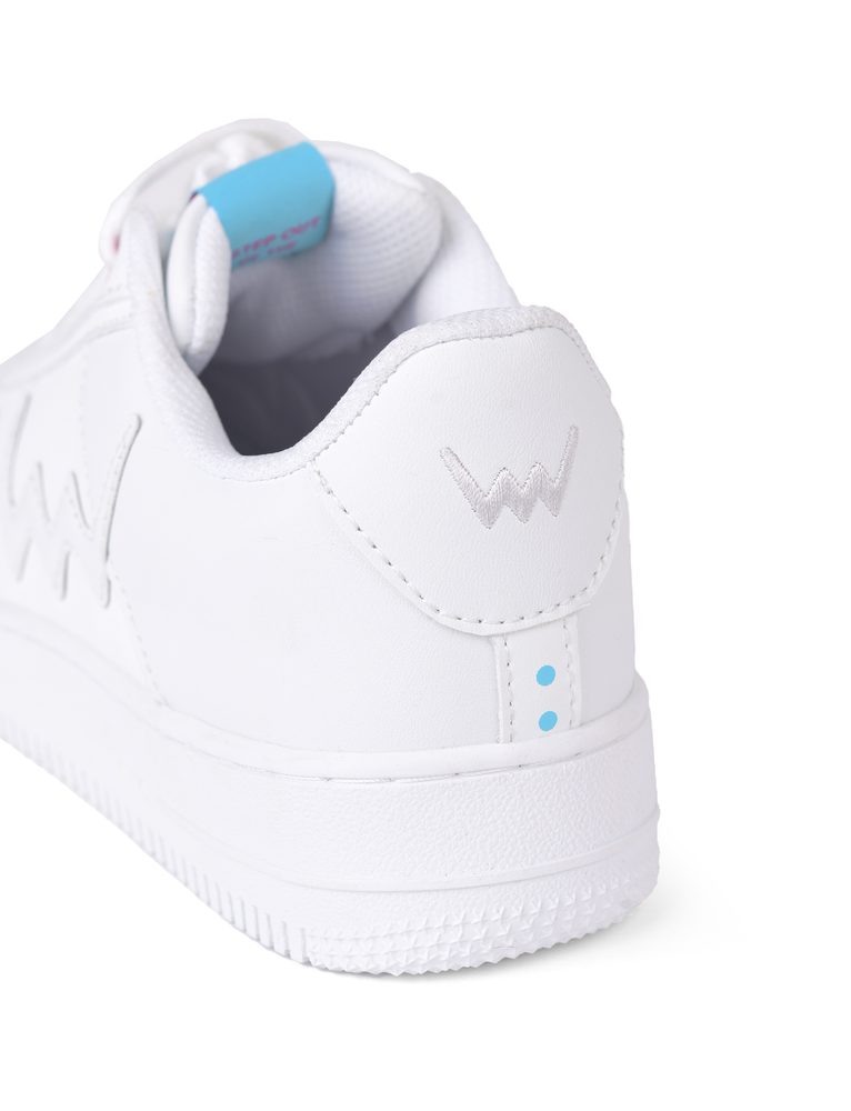 VUCH Basic Aisa - 41.

popularan dizajn sa šarenim detaljima
oblikovan, udoban potplat s elementima memorijske pjene
aerodinamički oblik
gumeni potplat
perforacije na prstima
 Obuća
Vuch cipele su originalnost koja fascinira.