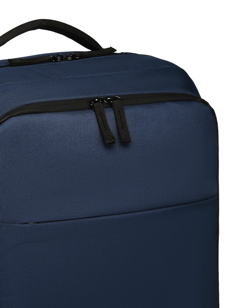 VUCH Foppe Men Blue.

 Potpuno otvarajući džep
 Vanjski džepovi na zip
 Mnogo unutarnjih odjeljaka
Petlja na leđima ruksaka za pričvršćivanje na kofer
Podstavljene naramenice i leđa za udobno nošenje
 Muški ruksaci 
Savršenstvo, jednostavnost, karakter i stil.