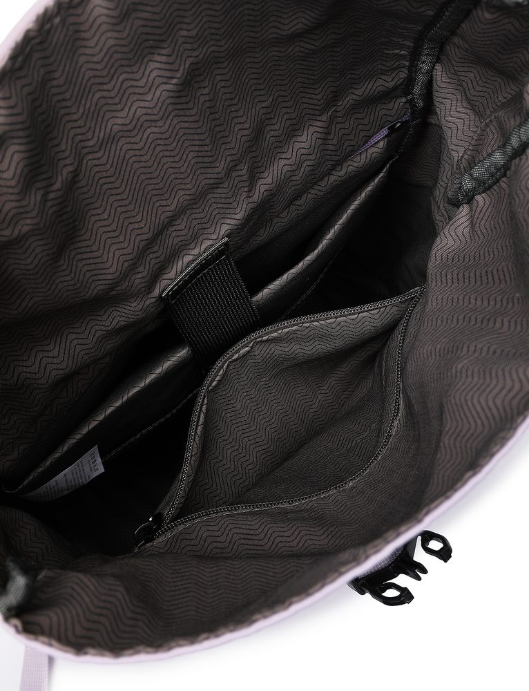 VUCH Virion Purple.

Podstavljena leđa i naramenice
Vodootporni materijal i zatvarači
Traka za pričvršćivanje na kofer
Odvojeni unutarnji pretinac za laptop
Mali džep na naramenici za dragocjene sitnice
 Ruksaci
Praktičnost, udobnost i funkcionalnost.