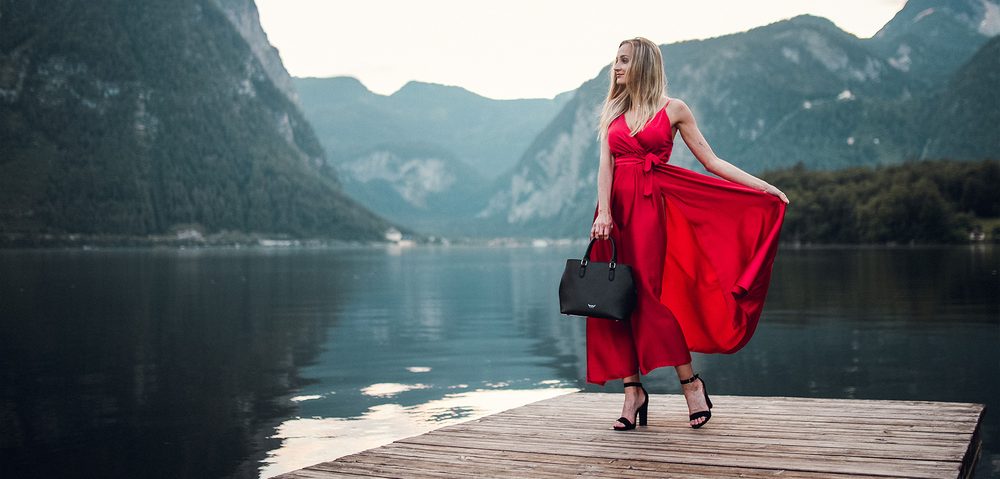 VUCH Cassidy.

Torbica od prave kože
Glavno kopčanje na magnet
Dva unutarnja džepa s patentnim zatvaračem
Dva načina nošenja
 Kožne torbice
„Za sve je jednom prvi put.