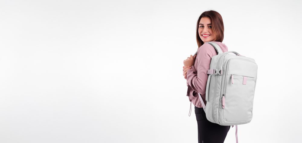 VUCH Foppe Grey.

Komora koja se u potpunosti otvara
Vanjski džepovi sa zatvaračem
Mnogo unutarnjih pregrada
Gumena traka na leđima ruksaka za pričvršćivanje na kofer
Ojačane i polstirane naramenice i leđa za udobno nošenje
 Ruksaci
Vremena kada su ruksaci značili samo školske torbe ili sportske komade za planinarenje odavno su prošla.