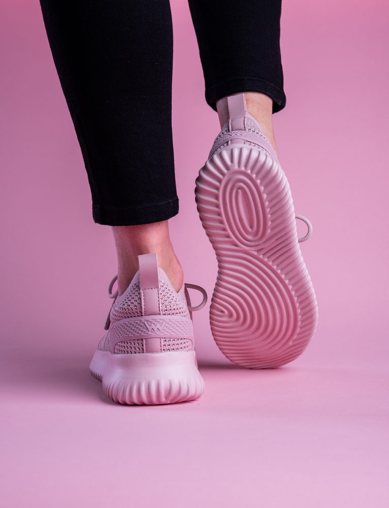 VUCH Vibe Purple - 36.

Lagane tenisice za slobodno vrijeme
Izmjenjivi uložak od memorijske pjene koji se prilagođava obliku stopala
Fleksibilan i prozračan gornji materijal
Ojačana peta pruža najbolju podršku pri hodanju
 OBUĆA
Vuch obuća je originalnost koja fascinira.