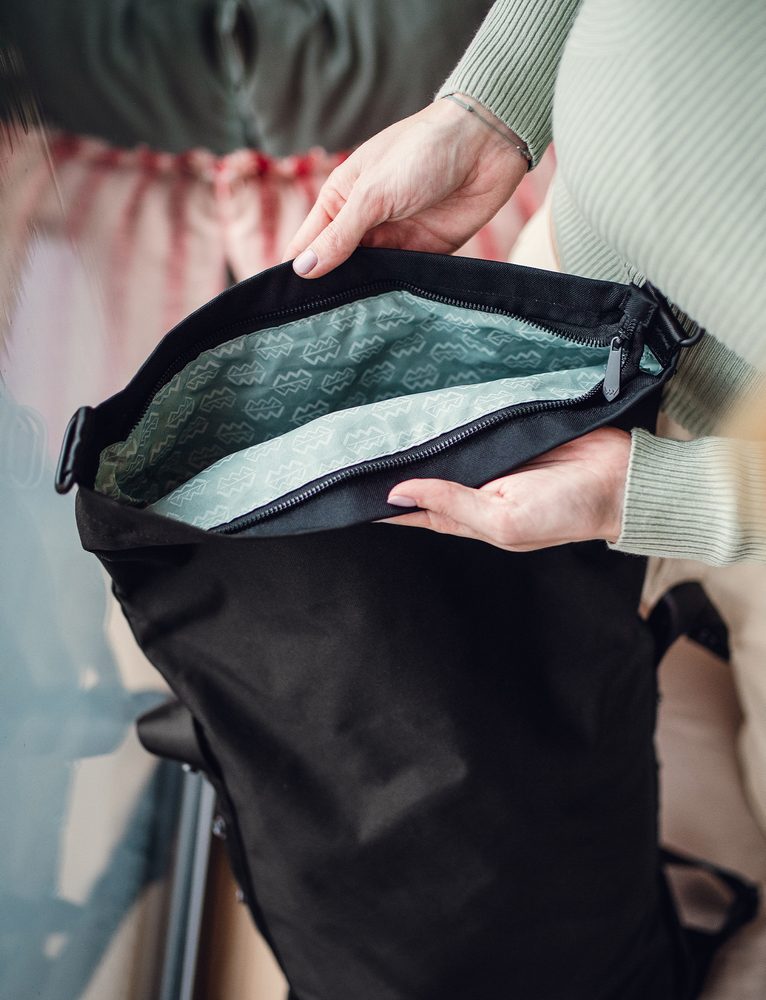 VUCH Brielle Black.

Veći sportski ruksak
Izrađen od recikliranog materijala
Pomoću bočnih traka može se povećati volumen ruksaka
 Eko ruksaci
Otkrijte Vuch eko ruksake koji će vaše sljedeće putovanje učiniti malo održivijim, ali i dalje vrlo elegantnim.