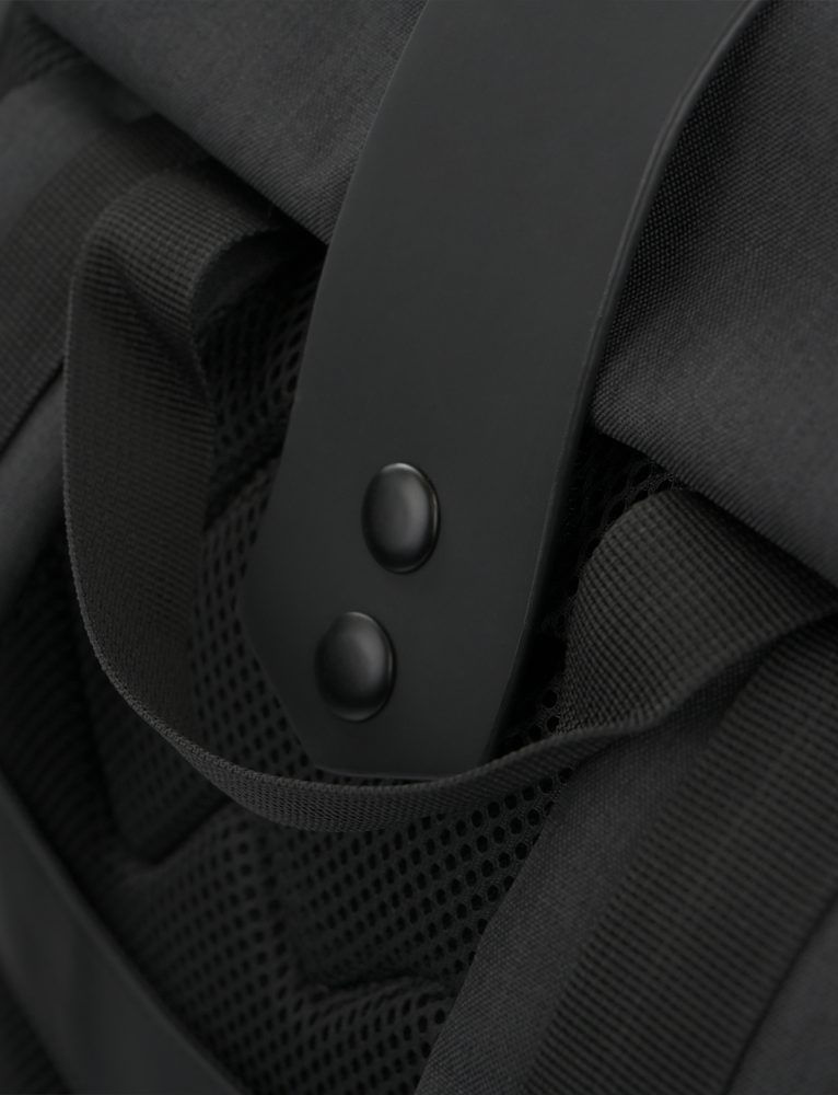 VUCH Nescio.

Univerzalni ruksak za svaku priliku
Podstavljena stražnja strana
Vanjska elastika za pričvršćivanje na kofer
Veliki unutarnji prostor
 Ruksaci
„Praktičnost, udobnost i funkcionalnost.