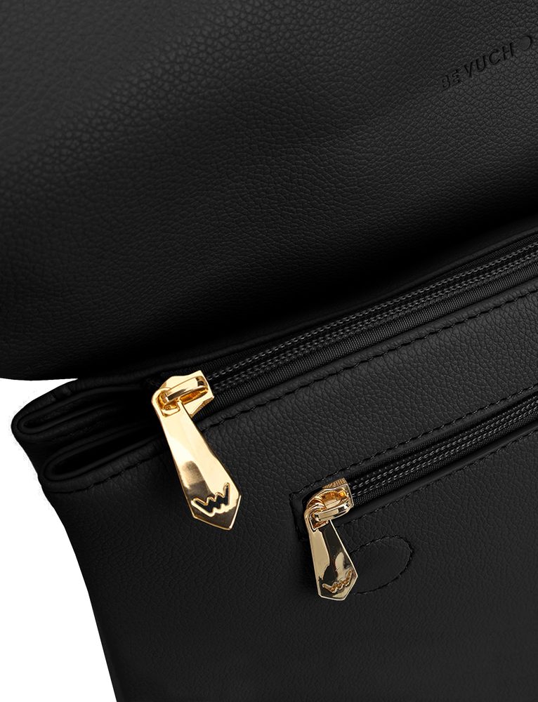 VUCH Mikko Black.

Prostrani unutarnji džep s dvostrukim zatvaranjem – patent i magnet
Praktični vanjski džepić na patent na stražnjem dijelu ruksaka
Unutarnji odjeljci za mobitel i džepić na patent
Unutarnji džep za laptop
Podesivi naramenice
 RUKSACI
Praktičnost, udobnost i funkcionalnost.