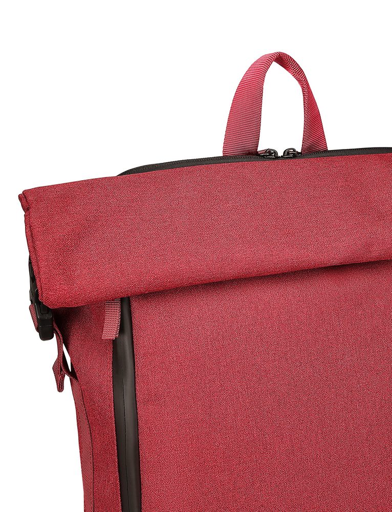 VUCH Tayte Small Wine Red.

Glavno zatvaranje na zip
Izrađen od cvrstog materijala
Prostor podijeljen u dva džepa
Veliki džep za laptop
Vanjski džepovi sa zipom
Pojas preko prsa
Punjeni remenjaći i leđa za ugodan nosač
 Ruksaci
Vremena kada su ruksaci značili samo školske torbe ili sportske komade za planinarenje su davno prošla.