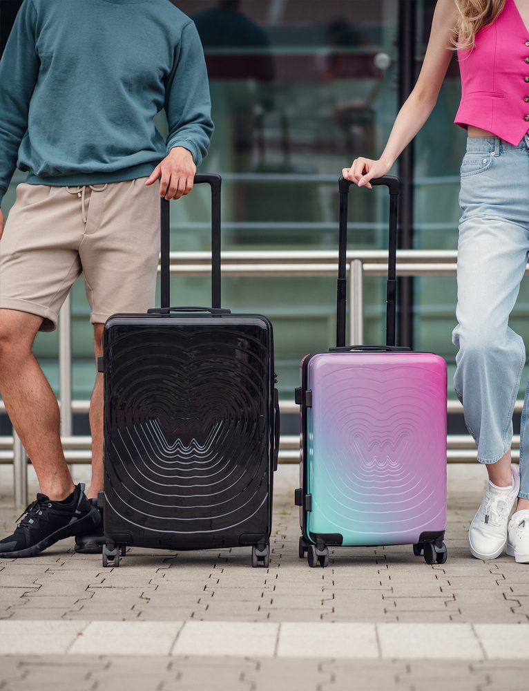 VUCH Precious Spectrum.

Dimenzije školjke: 47 × 36,5 × 22,5 cm
Teleskopska ručka u tri visinska nivoa
Prostrani mrežasti odeljak na rajsferšlus dopunjen dodatnim džepom na rajsferšlus
Fleksibilni fiksacioni kaiš sa plastičnom kopčom
Gornje i bočne ručke za hvatanje u nekoliko položaja
4 uvučena kotača (visina 9 cm) za tihu i glatku vožnju
Otporna školjka od ABS polikarbonata protiv uobičajenih ogrebotina i udaraca
Kombinovana brava sa TSA bravom (nema opasnosti od oštećenja brave prilikom kontrole tokom putovanja u SAD)
Upute za postavljanje lokota
Mogućnost korišćenja kao kabinski prtljag kod odabranih avio-kompanija
 KOFERI
Otkrij novu kolekciju kofera koji definišu moderno putovanje.
Spajaju vrhunski dizajn sa maksimalnom funkcionalnošću – školjkasta konstrukcija pruža pouzdanu zaštitu i dug životni vek, dok sofisticirane varijante boja dodaju svakom putovanju stilski akcenat.