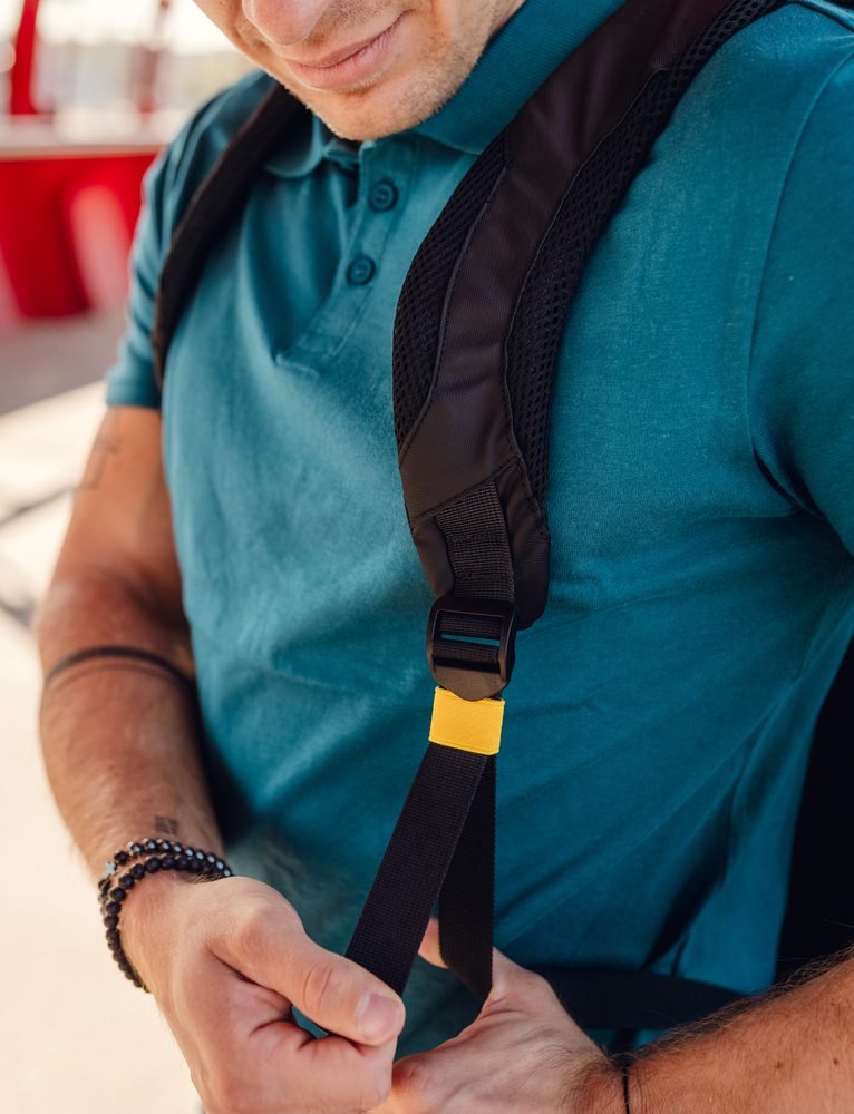 VUCH Maielle Black.

Kopčanje na patentni zatvarač i roll-top s kopčama
Vodootporan materijal i zatvarači
Dva vanjska džepa s patentnim zatvaračem na prednjoj strani ruksaka
Skriveni patentni džep na leđima za brzi pristup
Bočni džepovi za bocu
 Muški ruksaci 
Savršenstvo, jednostavnost, karakter i stil.