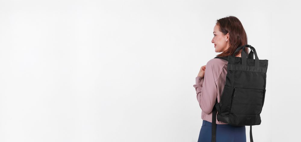 VUCH Gemyny Black.

Glavno zatvaranje na patent
Vanjski džepovi na patent
Mnogo unutarnjih pregrada
Stražnji remen za pričvršćivanje na kofer
Punjeni ramenski remeni i leđa za ugodan transport
 Ruksaci
Vremena kada su ruksaci značili samo školske torbe ili sportske komade za planinarenje, odavno su prošla.