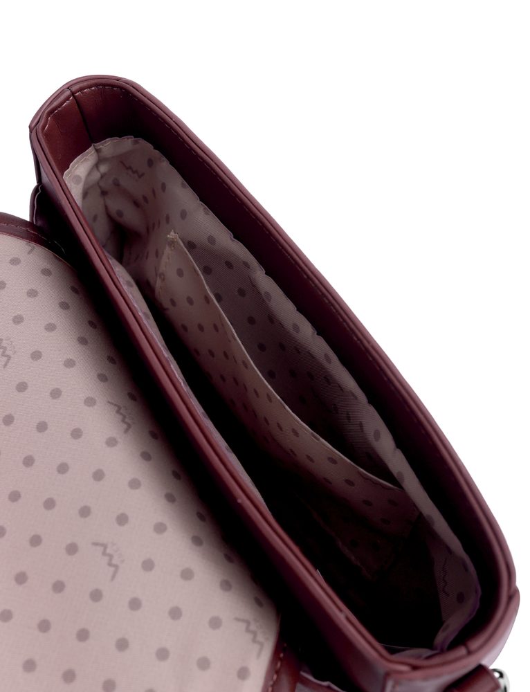 VUCH Labela Wine.

Biološki razgradiv materijal od kukuruza
Glavno zatvaranje na magnet
Unutarnji džepovi za sitnice
Podesivi crossbody remen od najlona
 Eco torbice
Održivost, štedljivost, obzirnost.