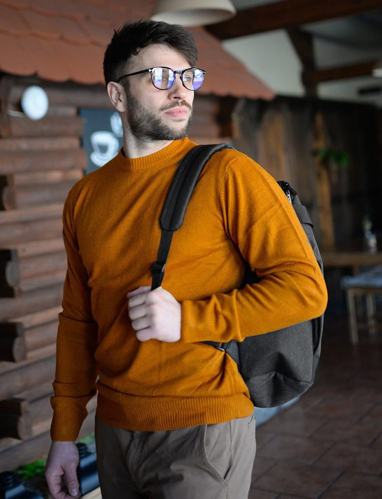 VUCH Baxter.

Unutarnji prostor s odvojenim prostorom za notebook
Unutarnji mali džep za sitnice, koji se zatvara patentnim zatvaračem
Kopčanje patentnim zatvaračem, patentibilno
Vanjski džepovi s patentnim zatvaračem
Podesive naramenice
 TRAVEL KOLEKCIJA  
Na putu, na cesti, na terenu, pratim vas s novim ruksakom!...