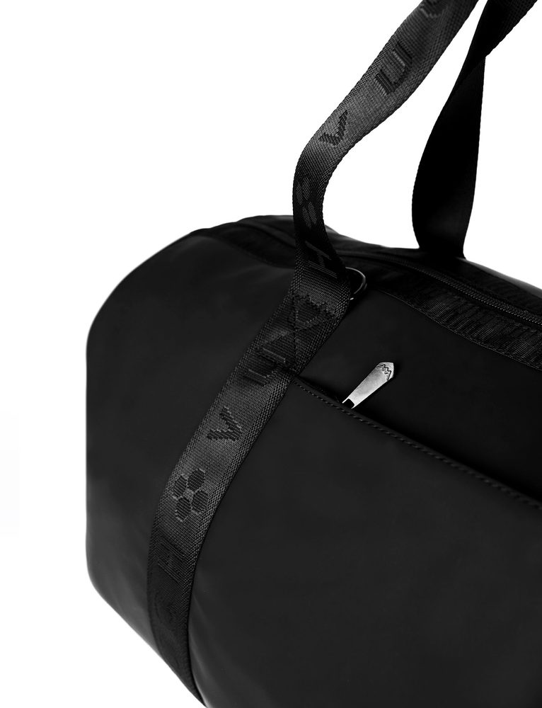 VUCH Deyna.

Pogodns kao putna ili sportska torba
Podesiva naramenica
Puno unutarnjih džepova
Materijal, jednostavan za održavanje
 Putne torbe
„Tražite pratnju s kojom ćete na putovanju činiti nerazdvojan par?