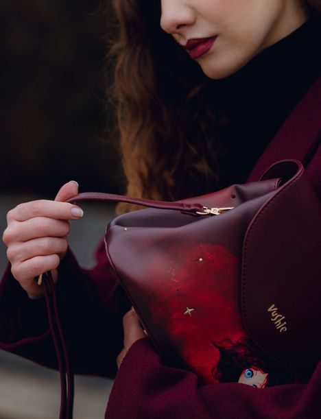 Laura Flap Crossbody Bag