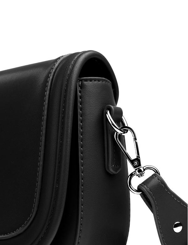 Labela Black