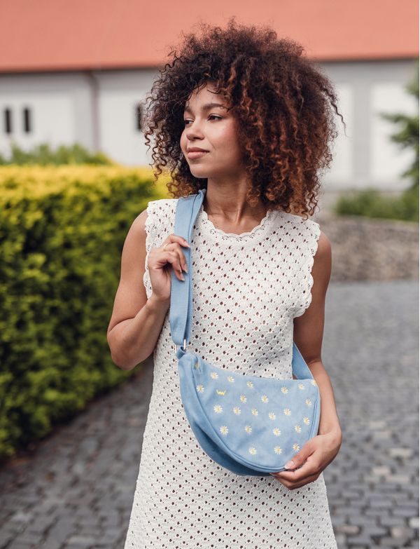 Clorinda Daisy Blue