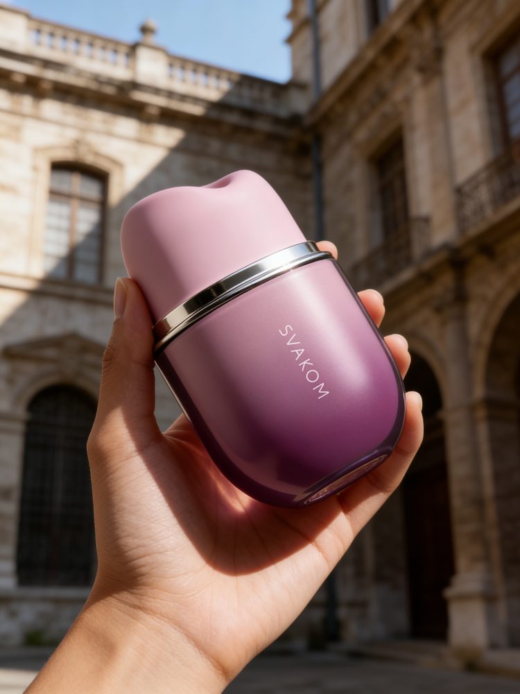 Svakom Klitty Dual Action Licking & Suction Stimulator Dusty Lavender (obrázek 28)