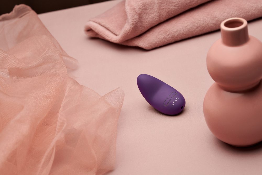 LELO Lily 3 Personal Massager Dark Plum (obrázek 9)