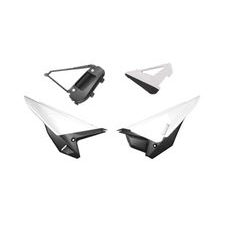 BOČNÉ ČÍSLOVÉ TABUĽKY (VR. KRYTU VZDUCH. FILTRA) REVOLUTION HONDA, RTECH (BÍLÁ-ČERNÁ)