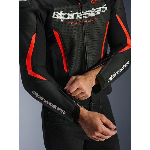 BUNDA GP FORCE V2 AIRFLOW, ALPINESTARS (ČERNÁ/ČERVENÁ FLUO/BÍLÁ) 2026