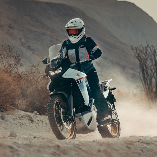 BUNDA STELLA ANDES V4 DRYSTAR, ALPINESTARS, DÁMSKA (TMAVO ŠEDÁ/SVĚTLE ŠEDÁ/ČERNÁ/ČERVENÁ) 2026