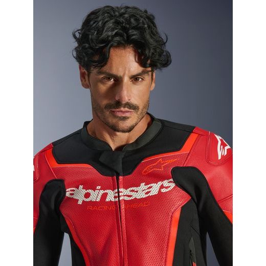 BUNDA GP FORCE V2 AIRFLOW, ALPINESTARS (ČERVENÁ FLUO/ČERNÁ/BÍLÁ) 2026