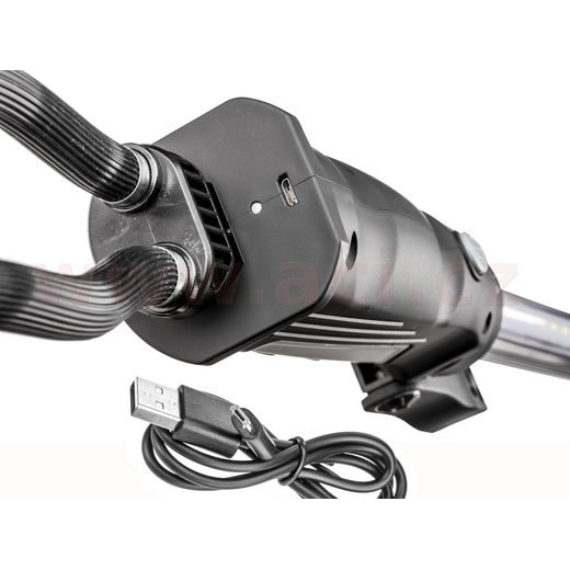 PRACOVNÍ SVĚTLO LED POD KAPOTU, NABÍJECÍ HELLA