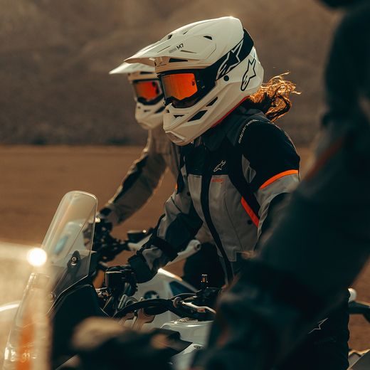 BUNDA STELLA ANDES V4 DRYSTAR, ALPINESTARS, DÁMSKA (TMAVO ŠEDÁ/SVĚTLE ŠEDÁ/ČERNÁ/ČERVENÁ) 2026