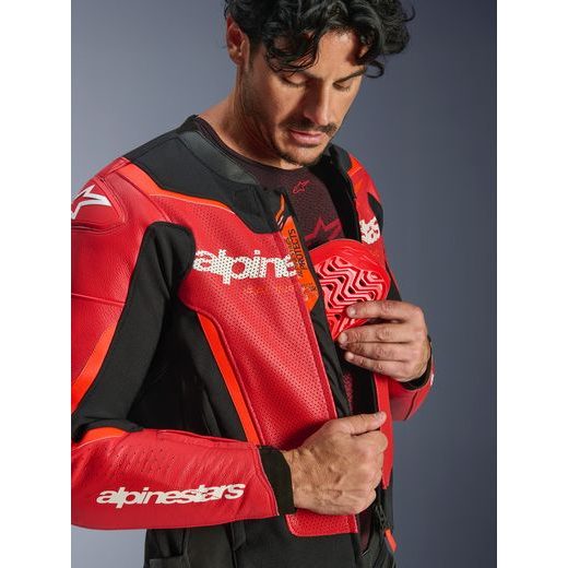 BUNDA GP FORCE V2 AIRFLOW, ALPINESTARS (ČERVENÁ FLUO/ČERNÁ/BÍLÁ) 2026