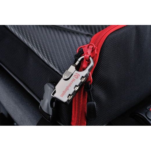 BRAŠNA NA SEDADLO SPOLUJAZDCA OBJEM 4 L, HENLYBEGINS (KARBÓN DEKOR, ČERVENÝ LEM)