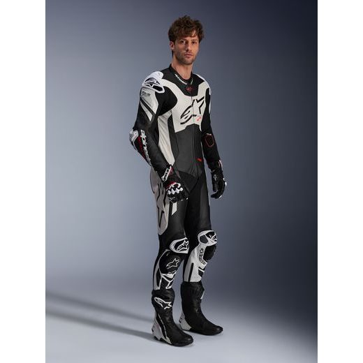 JEDNODIELNA KOMBINÉZA GP PLUS V4 SPRINT, TECH-AIR KOMPATIBILNÝ, ALPINESTARS (ČERNÁ/BÍLÁ/ČERVENÁ FLUO) 2026