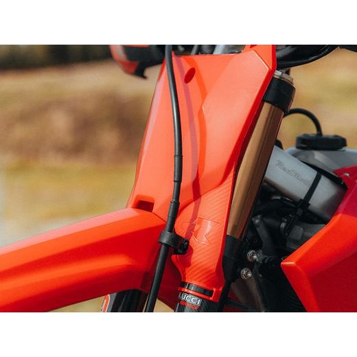 KOMPLETNÉ SADA PLASTOV (VR. CHRÁNIČOV VIDLÍC) REVOLUTION HONDA, RTECH (ČERVENÁ-ČIERNA)