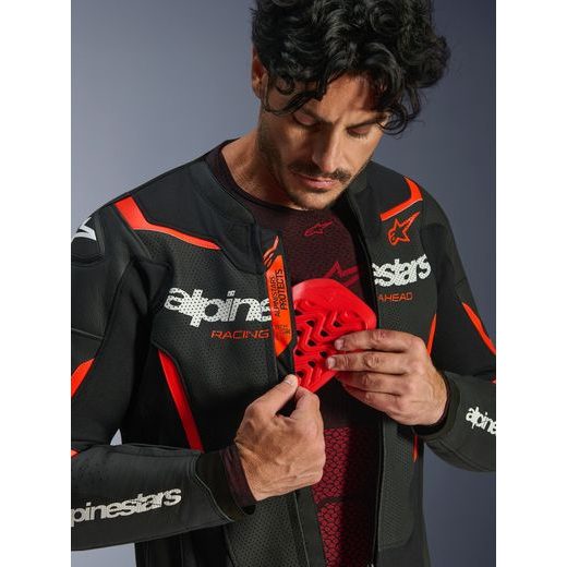BUNDA GP FORCE V2 AIRFLOW, ALPINESTARS (ČERNÁ/ČERVENÁ FLUO/BÍLÁ) 2026