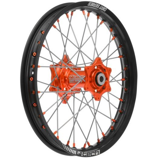 ZADNÉ KOLO KOMPLETNÉ (18" X 2,15") KTM, Q-TECH (ČIERNY RÁFEK, ORANŽOVÝ STRED)