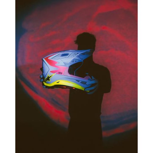 PRILBA SUPERTECH S-M10 EDÍCIA JETT LAWRENCE R01, ALPINESTARS (FIALOVÁ/RŮŽOVÁ FLUO/ŽLUTÁ FLUO) 2026